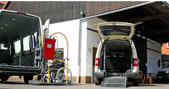 TAXi-Hoffmann-Rollstuhl-Mobil-mit-Rampe